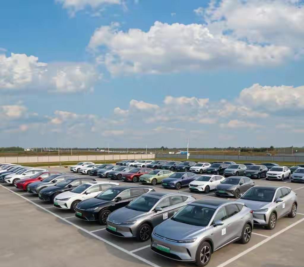 平时“美颜滤镜”拉满，315“素颜警告”刷屏
一提车，朋友圈是“真香”刷屏，谁忍