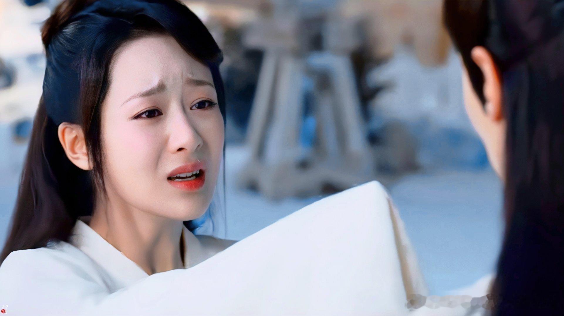 #破碎的锦觅发疯的小夭入戏的杨紫#杨紫的演技确实很不错，感觉这两个角色的破碎感都