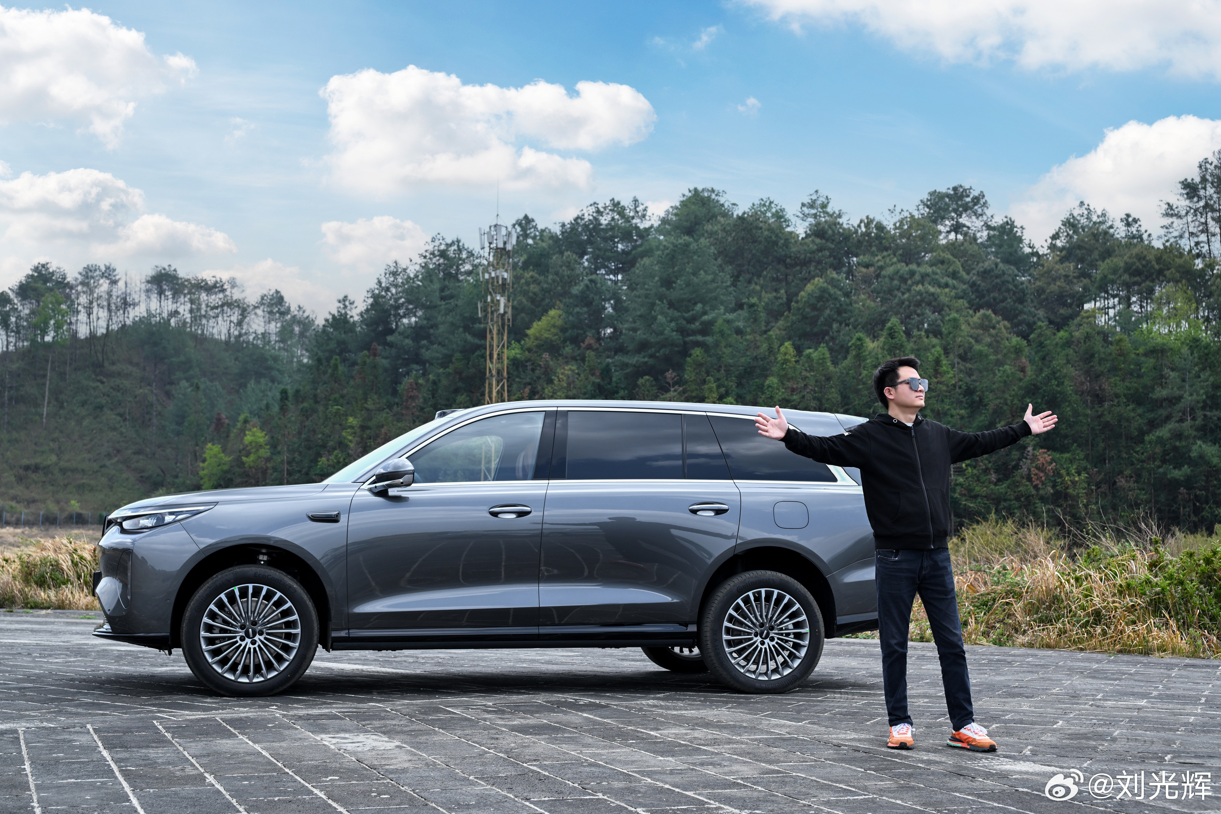 魏牌V9X试完了，有保密协议暂时还不能说。但舒适性真的太爽了，同级别无敌第二排，