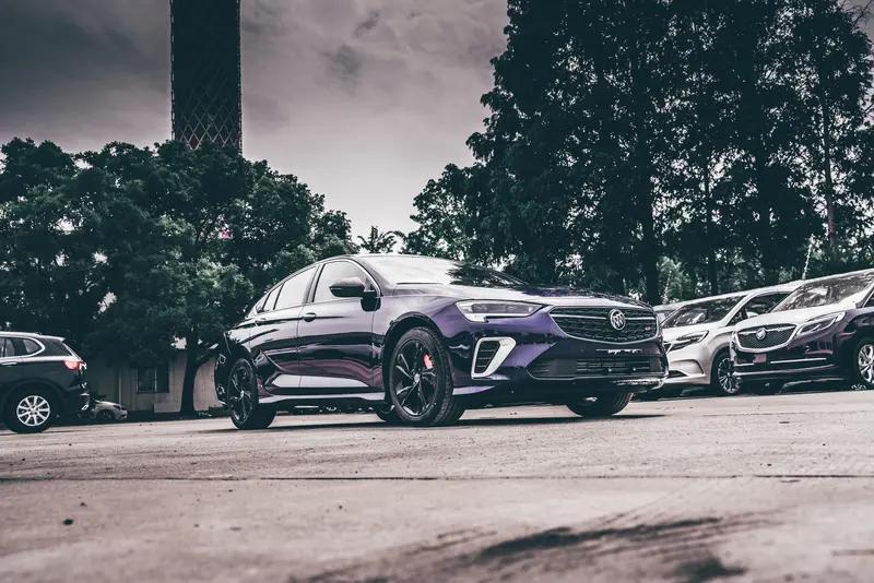 君威、速腾、思域这三款车各有千秋。
君威若终端进入10 - 15万区间，作为中型