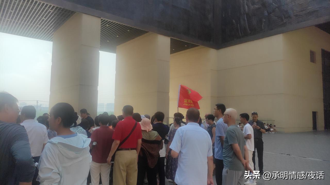 人潮汹涌，打卡热门景点！必去旅游打卡地 城市风景打卡地
