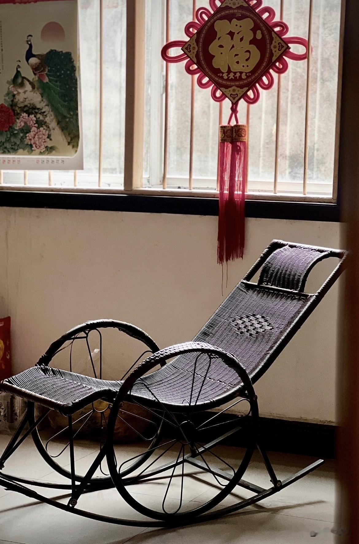 我弟弟今年24了，上个月他跟我说，想买一辆车代步，首付差5万。

我妈电话紧跟着