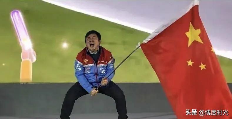 “机车男孩”张雪太牛啦！
20年前
他是骑“八手摩托”
在羊肠小道练车的倔强小伙