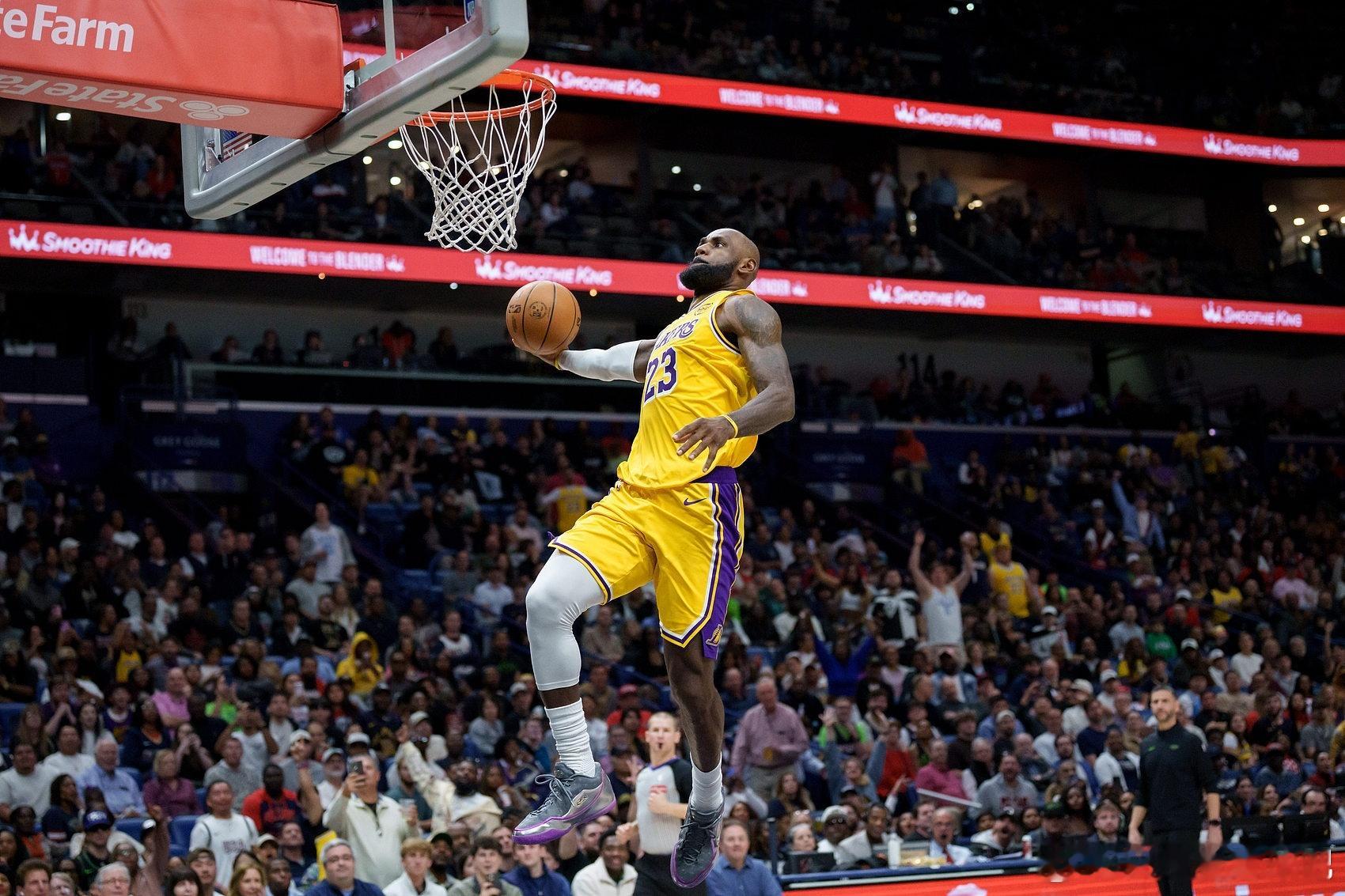 詹姆斯进入一月份以来，仿佛焕发青春，场均 29+8+8，球队三连胜，关键时刻，都