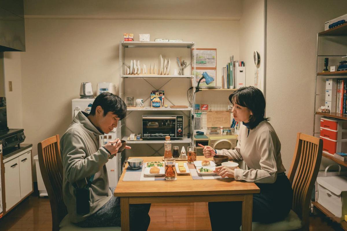 海外影视速递安田章大能年玲奈双主演电影《平行与垂直》公开剧照，将于8月28日上映
