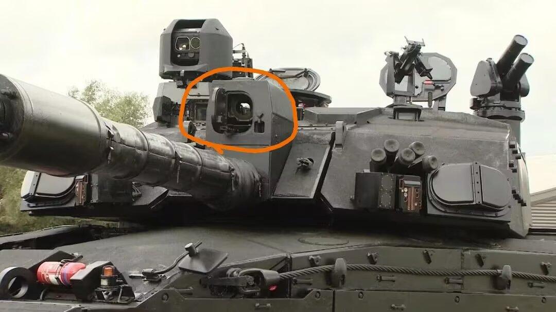 有人知道图中挑战者2画圈的是什么设备吗？