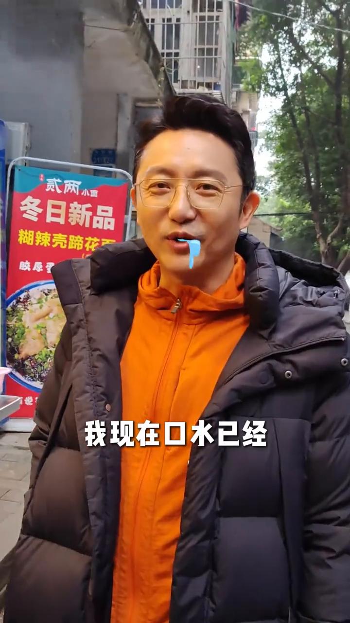 早起开工，开启全新一天。
先填饱肚子，牛肉、肥肠都是特色，那就来一个牛肉的，再来