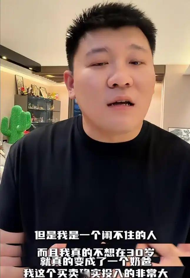 韩景枫又高调拉着四个大佬签合同了，可谁注意到他背后的李谣？上次创业李谣刚出月子就