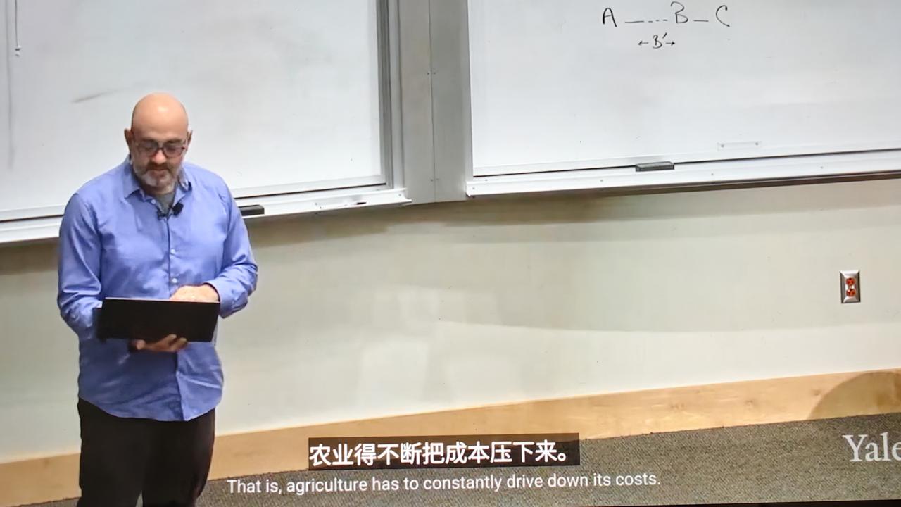 国外的藤校讲的马克思很有意思，他们并不否定马克思，是认可马克思的杰出贡献。马克思