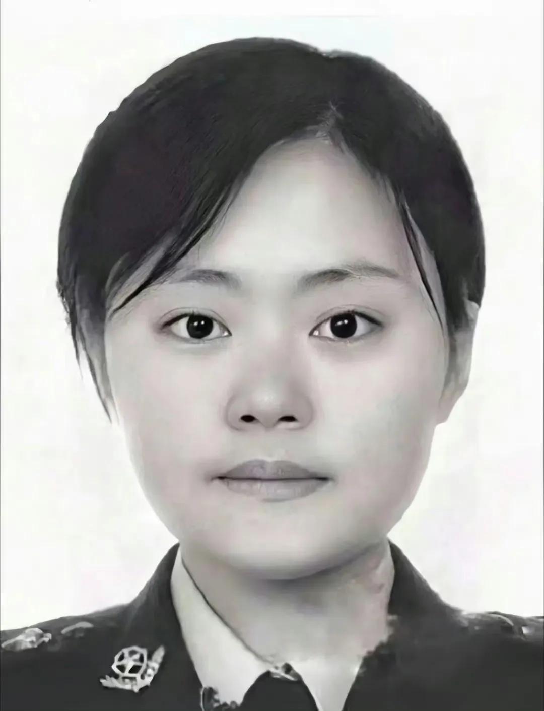 请不要吝啬您的双手，给英雄点赞！
在一次抓捕盗车贼过程中与歹徒殊死搏斗,身中13