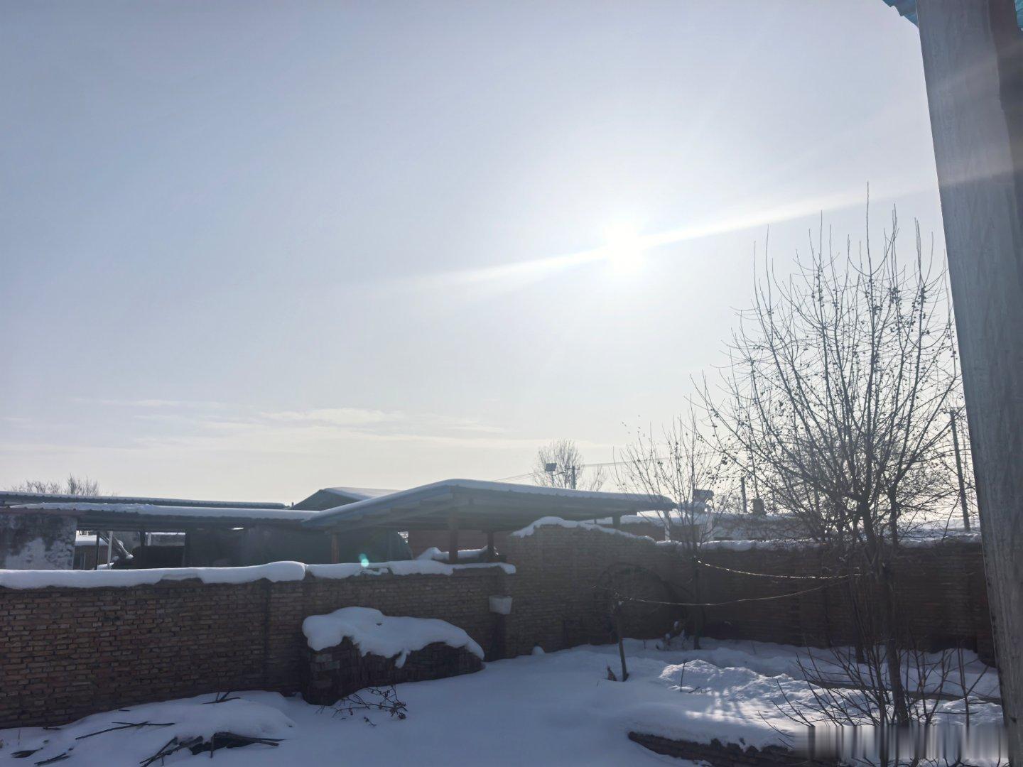 成毅 哥哥，除夕快乐，我们这里太阳🌞高挂，晚饭还没开始 