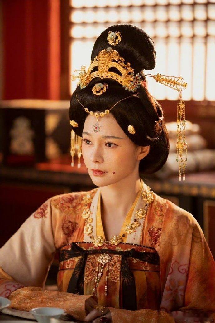杨紫说沈梦辰令歌劲儿是真大  沈梦辰的武力值，让人眼前一亮！在国色芳华的大家庭中