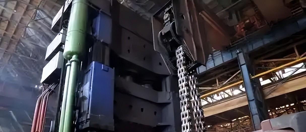 欧美封锁中国30年，没想到逼出一台比他们更轻、更强的国产怪物。
十六年前，北重集