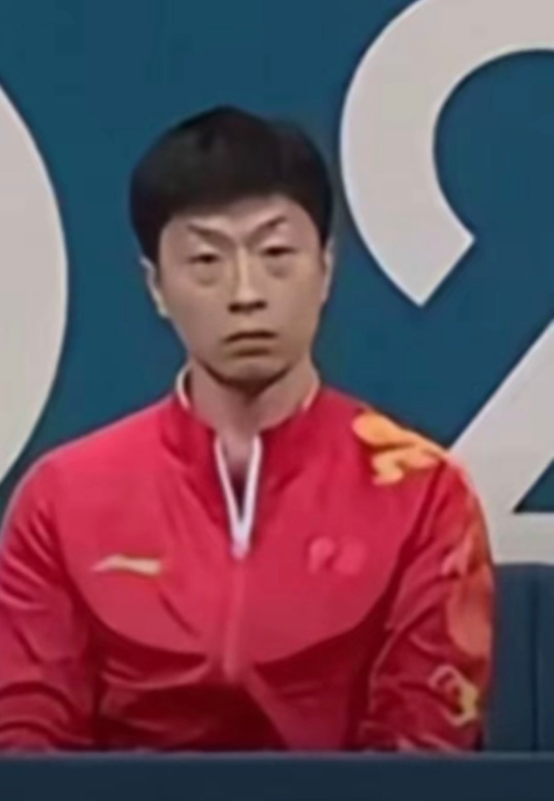 龙哥的T字部位都成奔驰车标了 ​​​