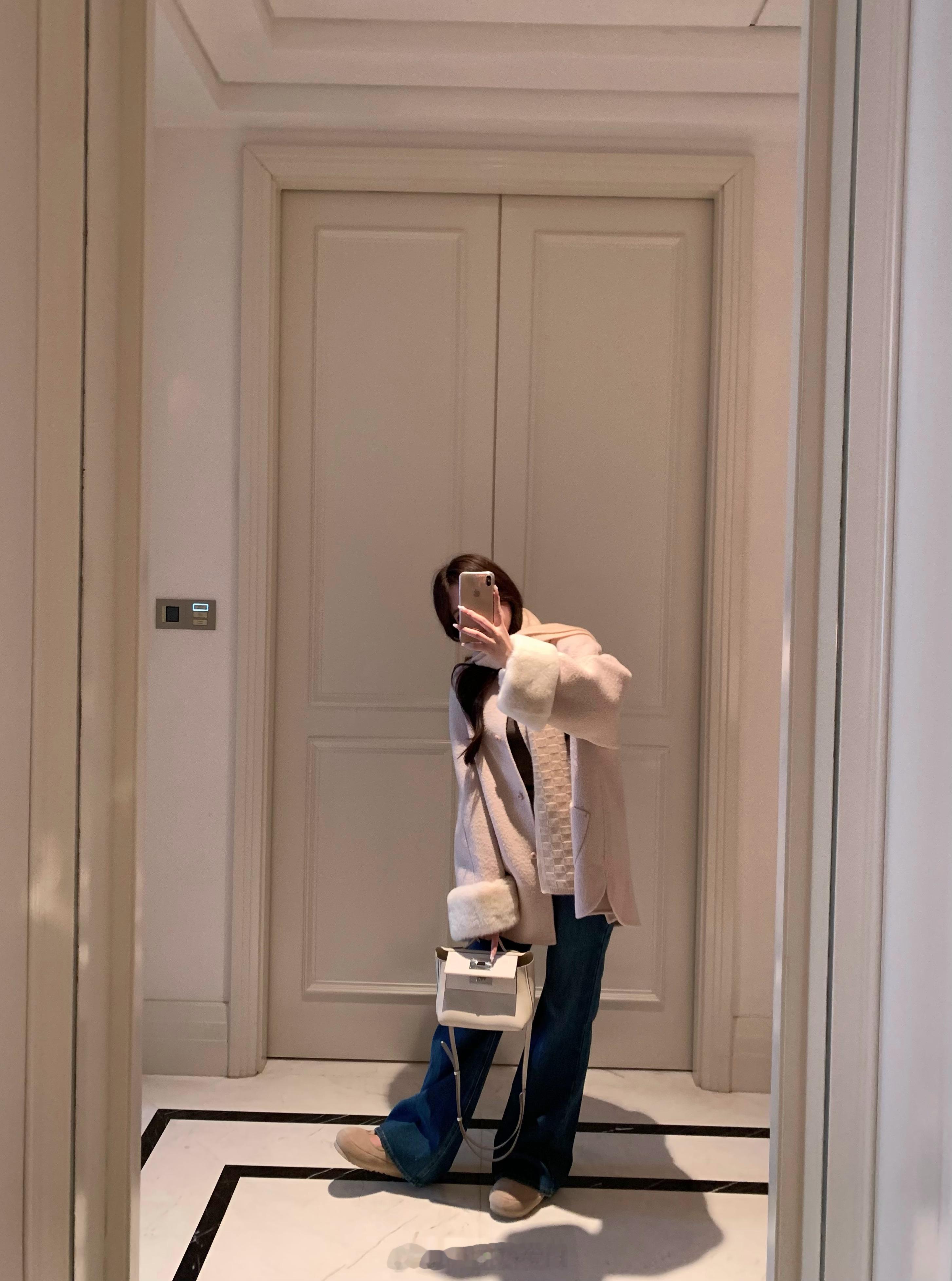 今日份小乖配裤子 look！也是信手捏来🫴[拜托][拜托][拜托] ​​​