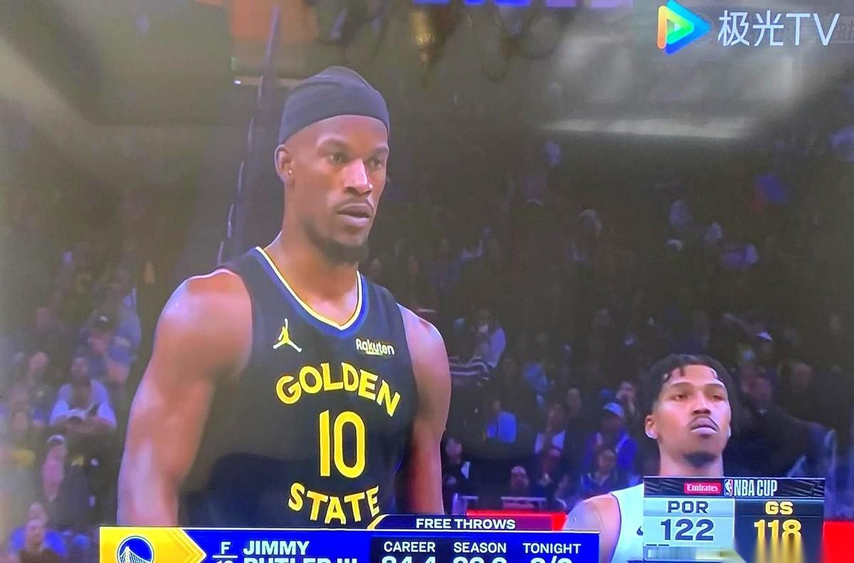 库里今天，真的把心掏出来给你看了。
38分，9个三分，投到后面我一个看球的都觉得