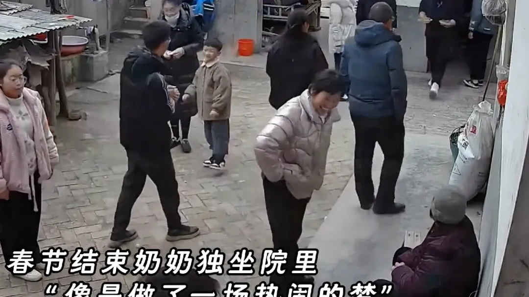 车头是生活，车尾是故乡！返程前的告别看泪