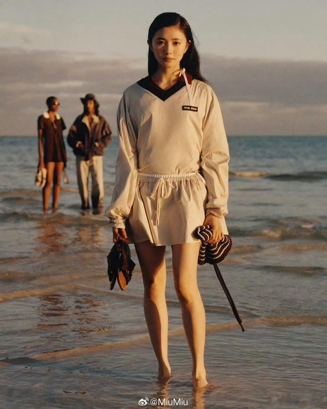 刘浩存 × Miu Miu 2026 L’Été Campaign哇唔，好消息继