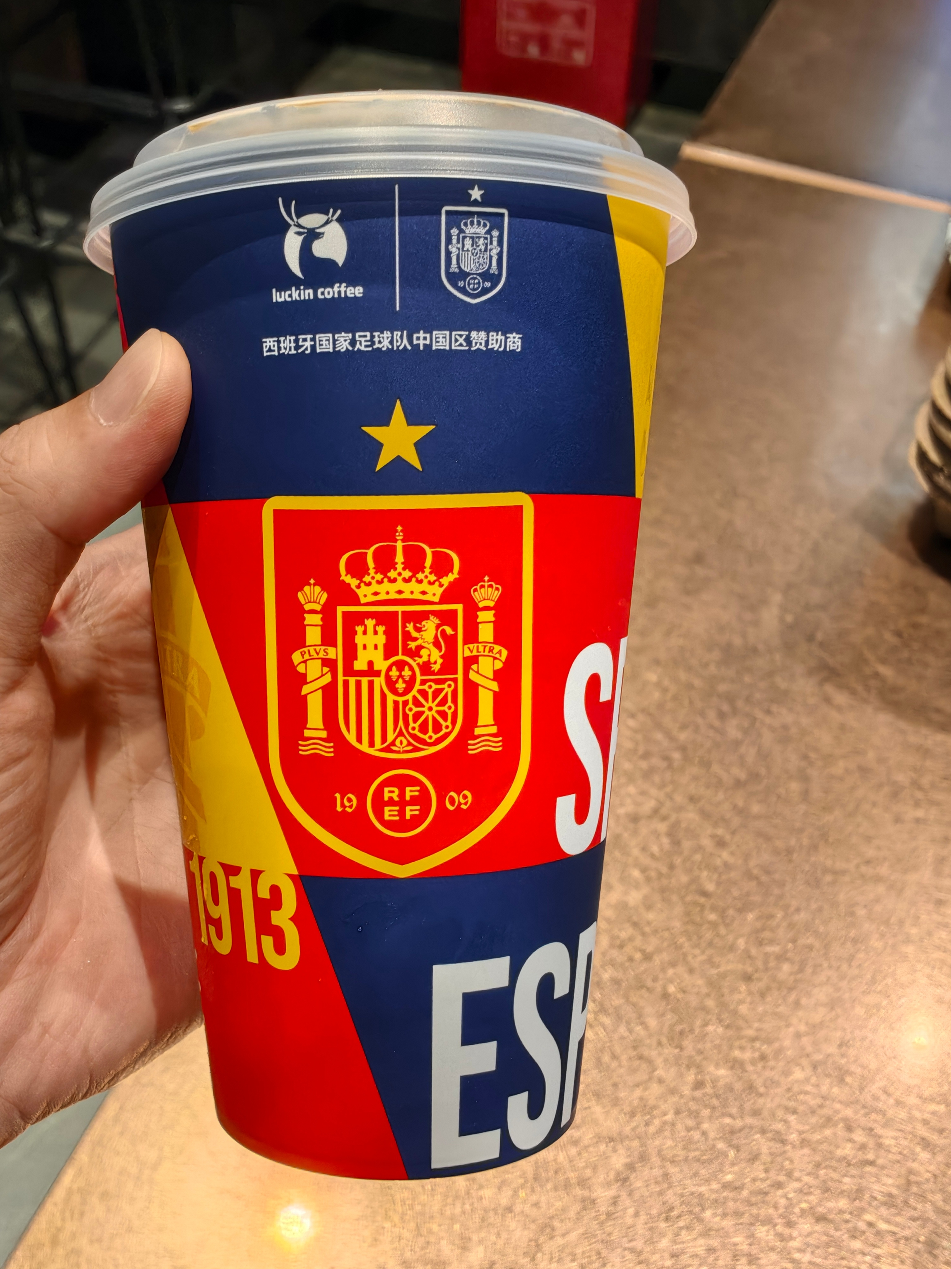 这么看来瑞幸押宝的是西班牙国家队，押宝押错了呀！世界杯开赛以来最大冷门西班牙0比