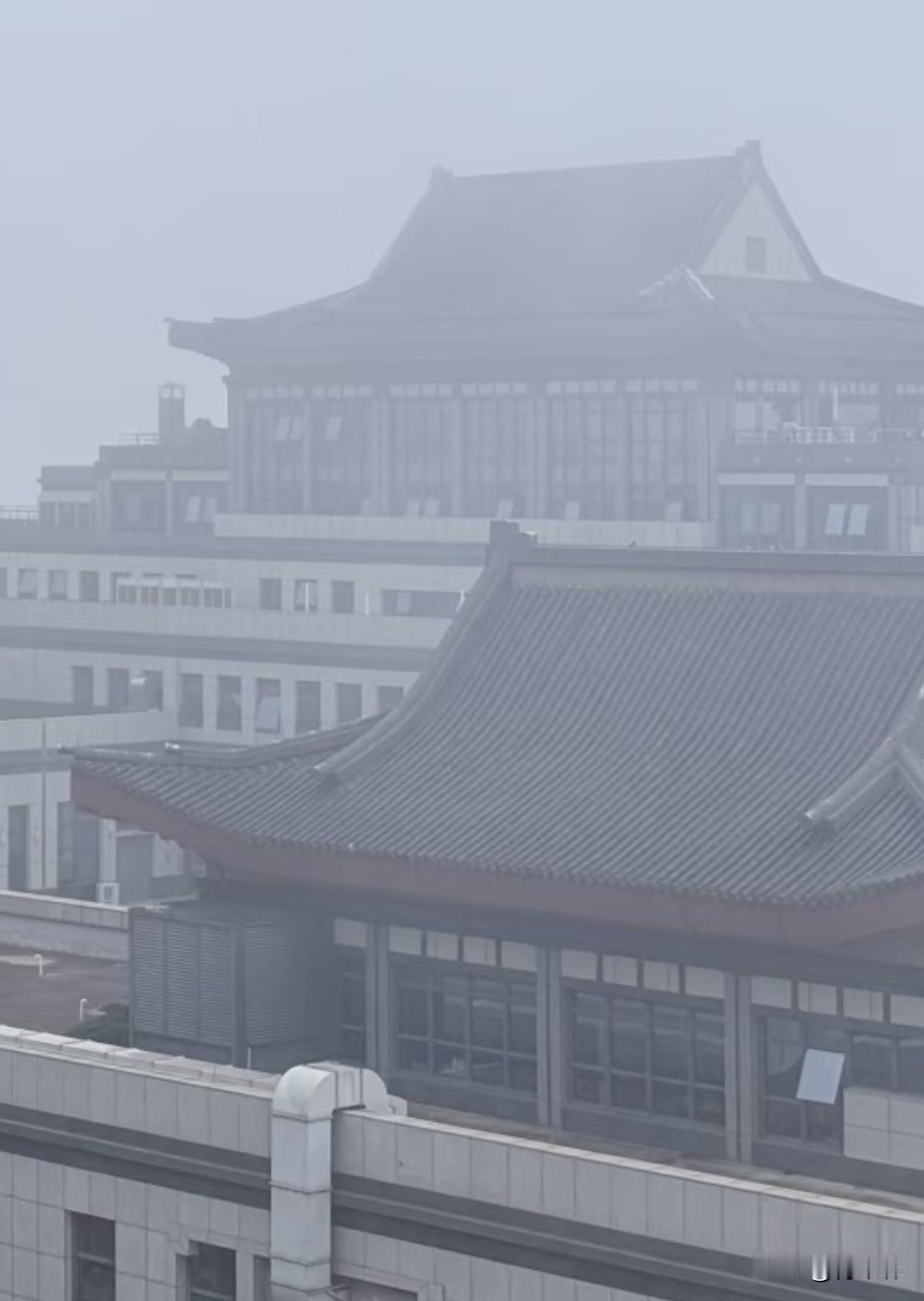 台风“巴威”来临前需要做哪些准备我认为台风巴威来之前一定要提前备好物资，囤好水、