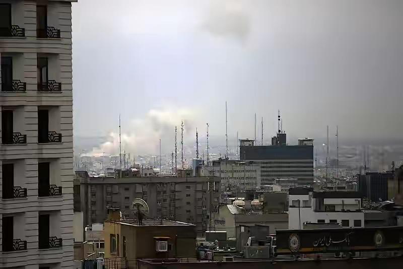 伊朗已经找到了能让敌人屈膝投降的方法，

其中就包括霍尔木兹海峡，伊朗已经决心要