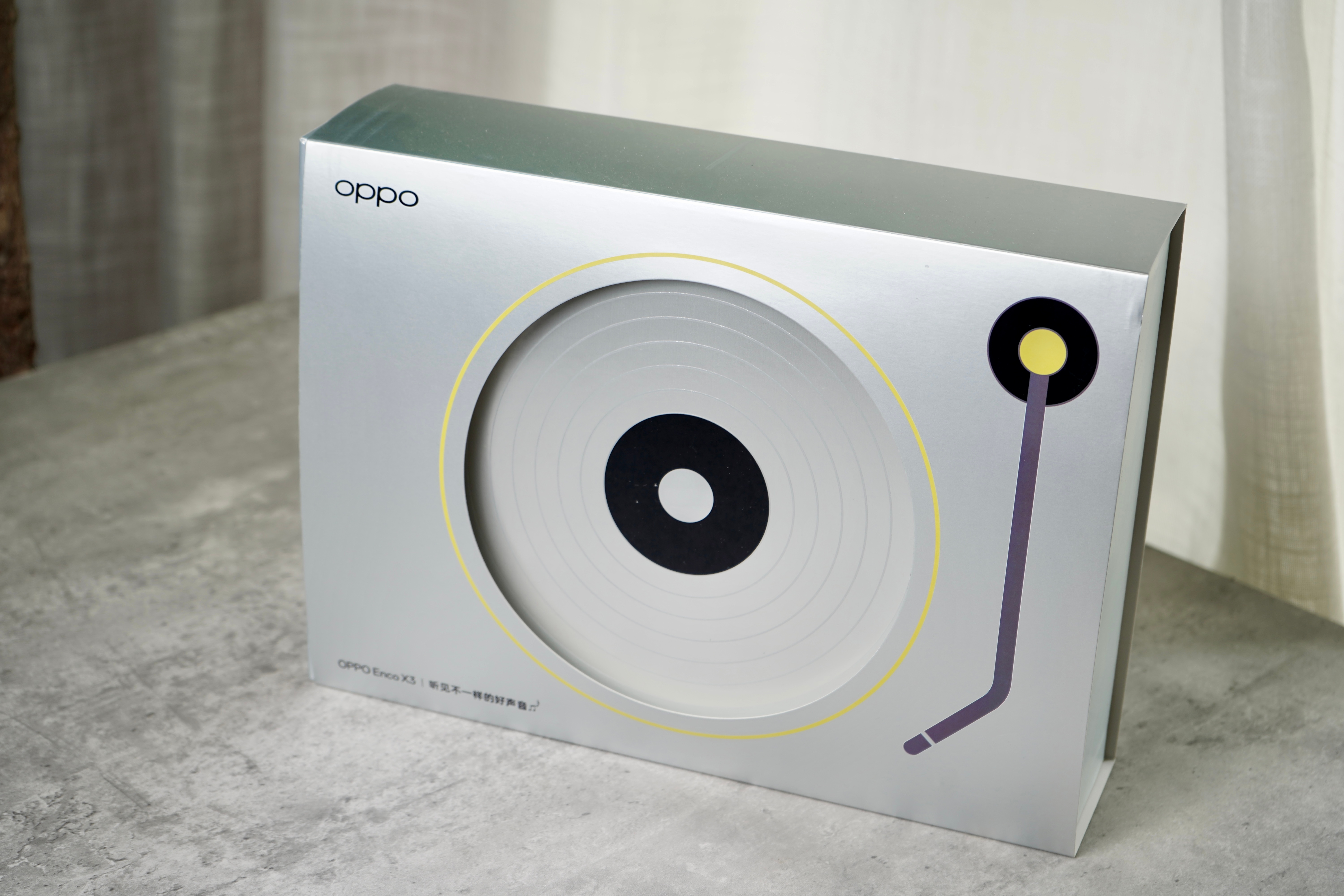 OPPO新耳机#OPPO Enco X3#有点意思，很有质感和设计感。两种材质拼