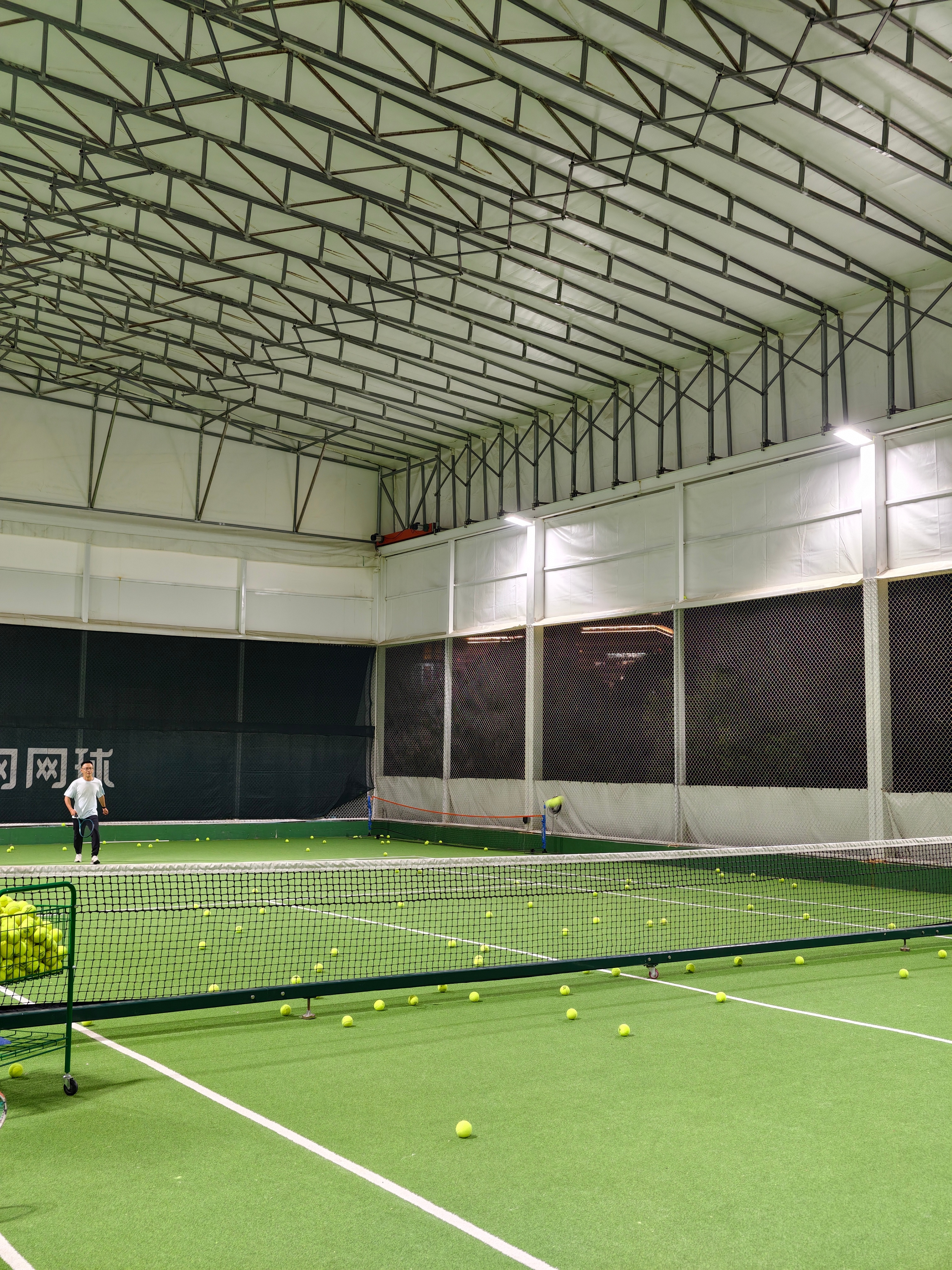 今天误入高端局。先被教练上强度心率拉爆，多球练完上训练赛。队友很强，对手更强…放