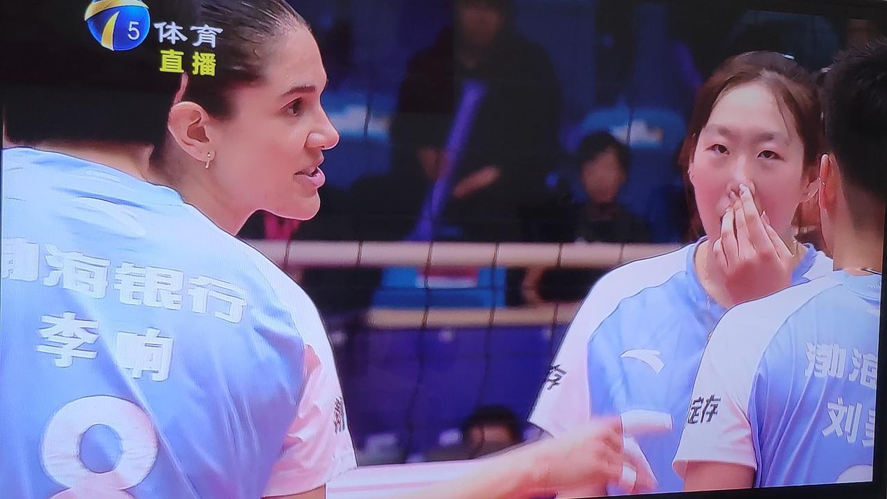 天津女排逆转拿下第四局比赛！总比分天津女排3-1战胜河南女排！巴西娜塔莉亚帮助天