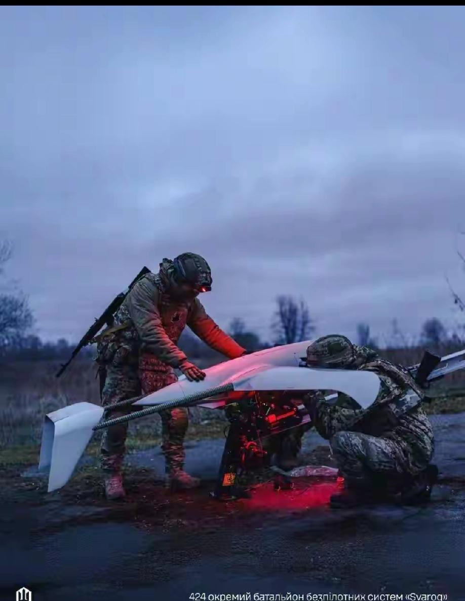 11月底左右，川普将停止向乌克兰提供情报和卫星通信支持，乌克兰将失去乌东四州而屈