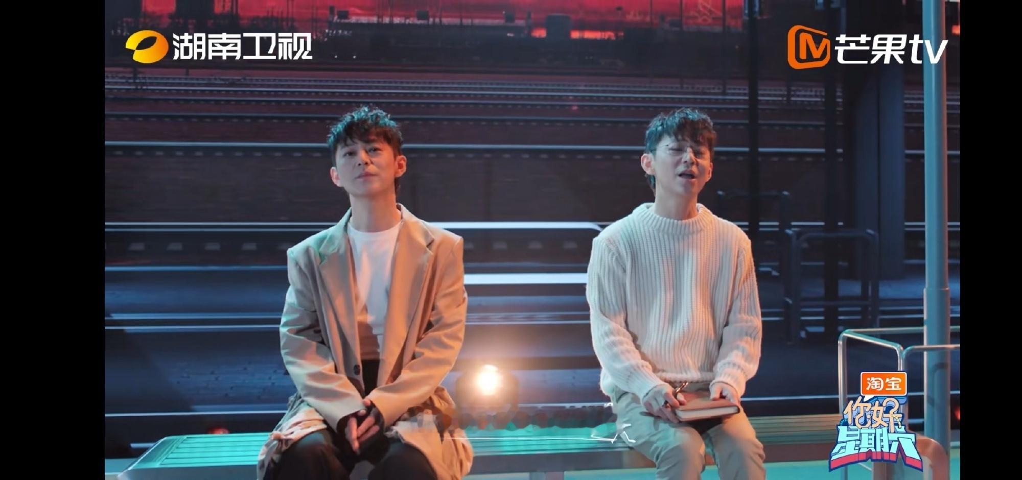 是四个不同时期的何老师[泪]仔细想想人生中的每个阶段，他都一直陪伴着我们成长，我