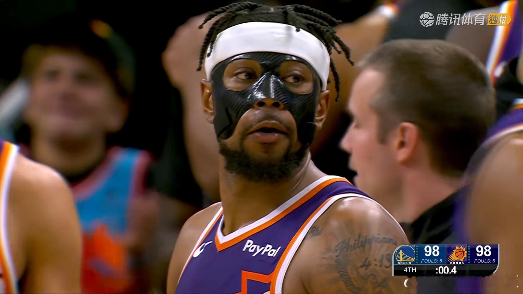 古德温抢篮板造成犯规，两罚留给勇士0.4秒 