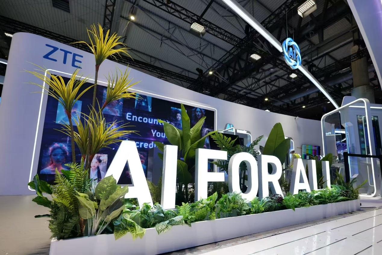 全球AI+变革浪潮汹涌！中兴通讯AI智能化布局亮相MWC 2025，助力AI实现