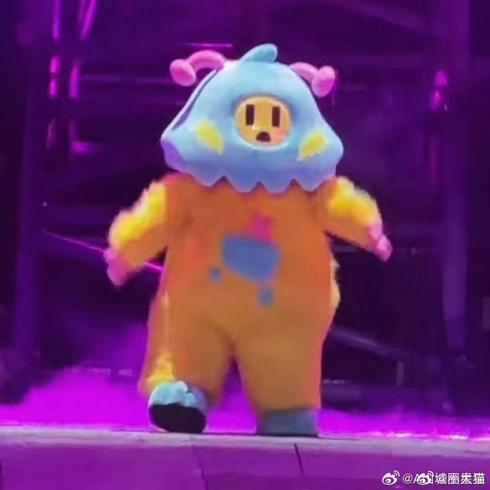 汪苏泷演唱会彩带变彩色囧囧囧汪苏泷演唱会彩带里有囧囧囧汪苏泷演唱会现场惊喜不断，