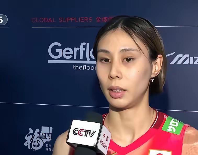 天呐，泰国女排竟然以25: 21率先拿下了第一局。

今天下午17:10，日泰女