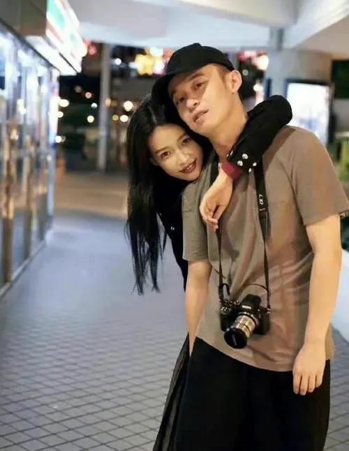 董子健与孙怡当年热恋之时，笑意里都是浓浓的甜蜜素。