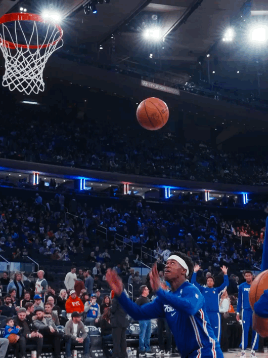 现在每场赛前都得抡几下费城76人篮球年末狂欢季