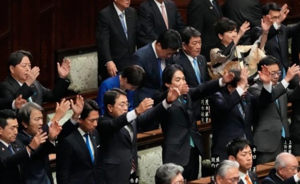 日本想找中国谈，当地时间1月23日，日本央行行长植田和男公开承认：日本经济在一定