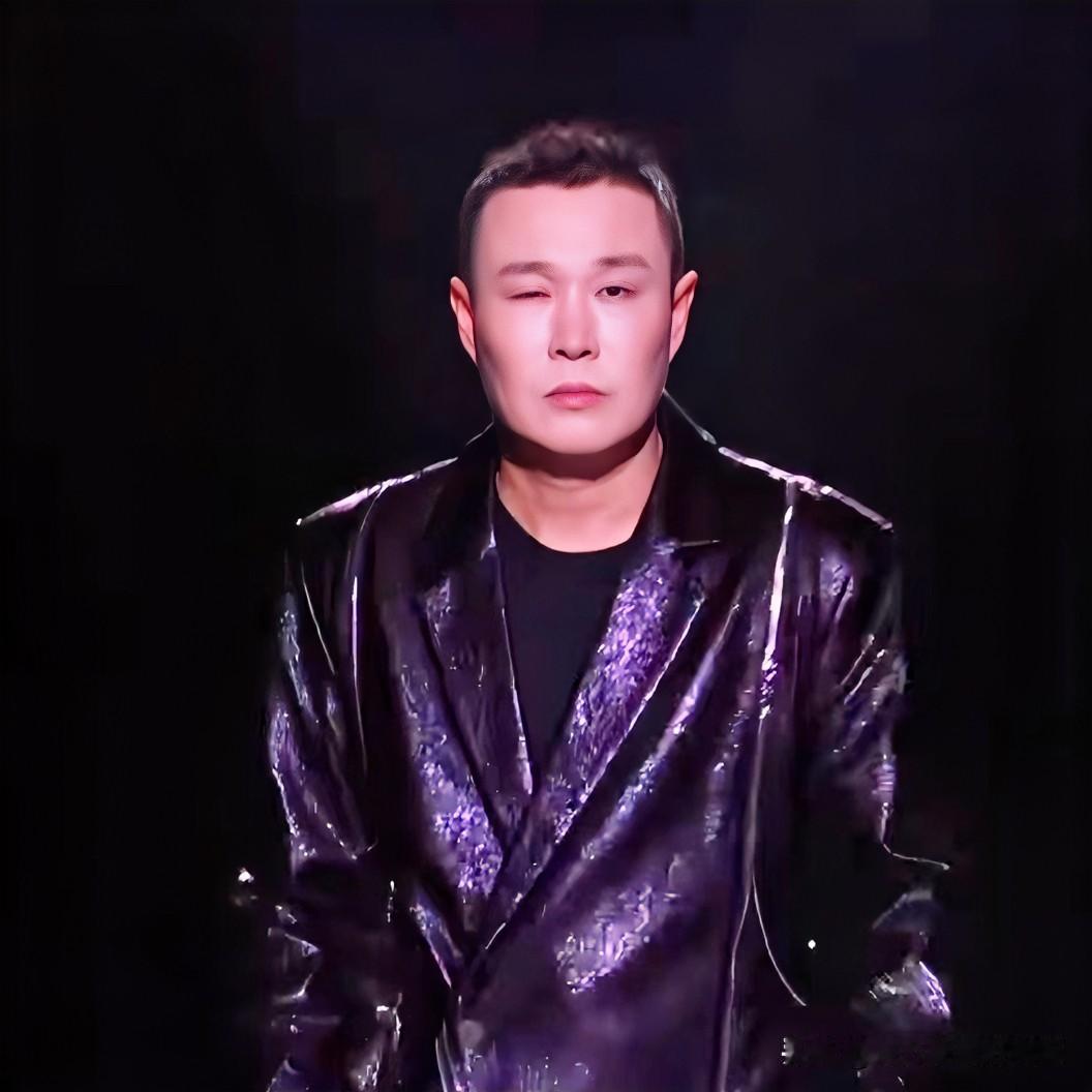 我妈特别爱看“披荆斩棘的哥哥”，
可这一次
我妈看完“小沈阳”出场后，冷冷的说了