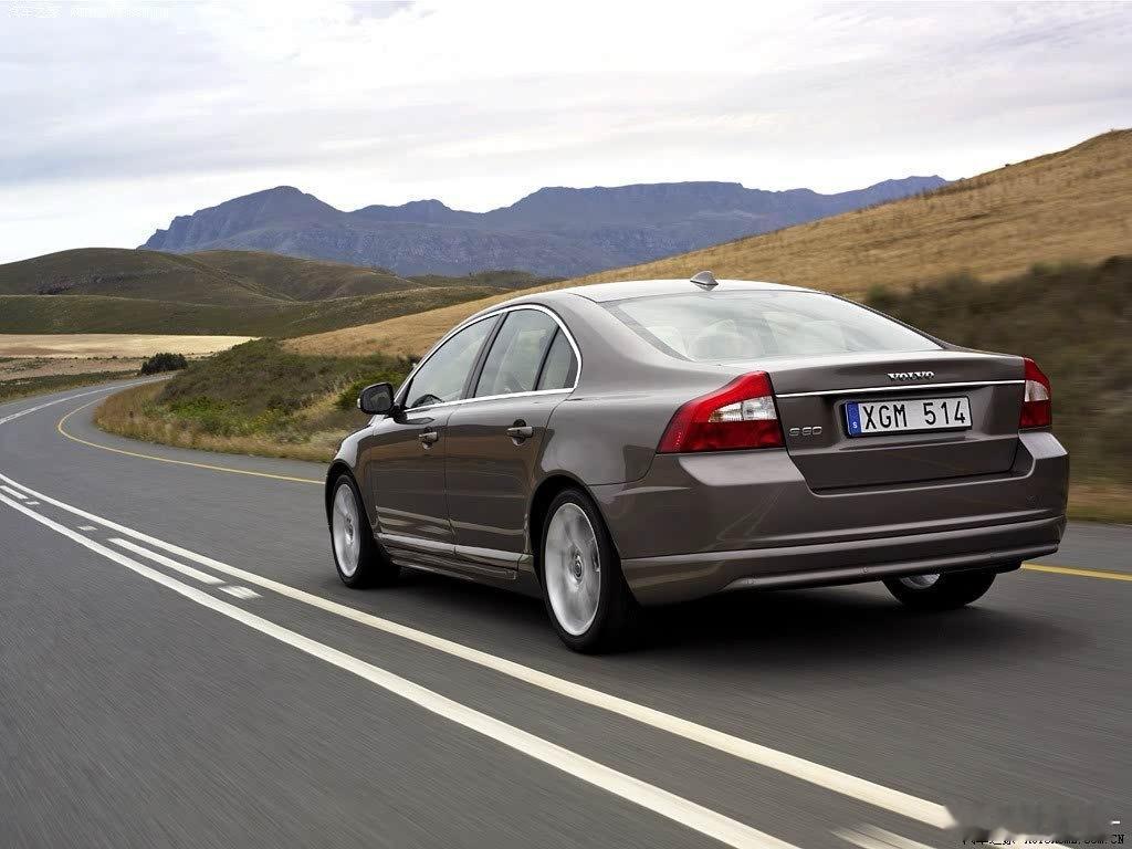 消费者的认知，对购车决策的影响是巨大的。我小时候看见图中这个车，4.4 V8+A