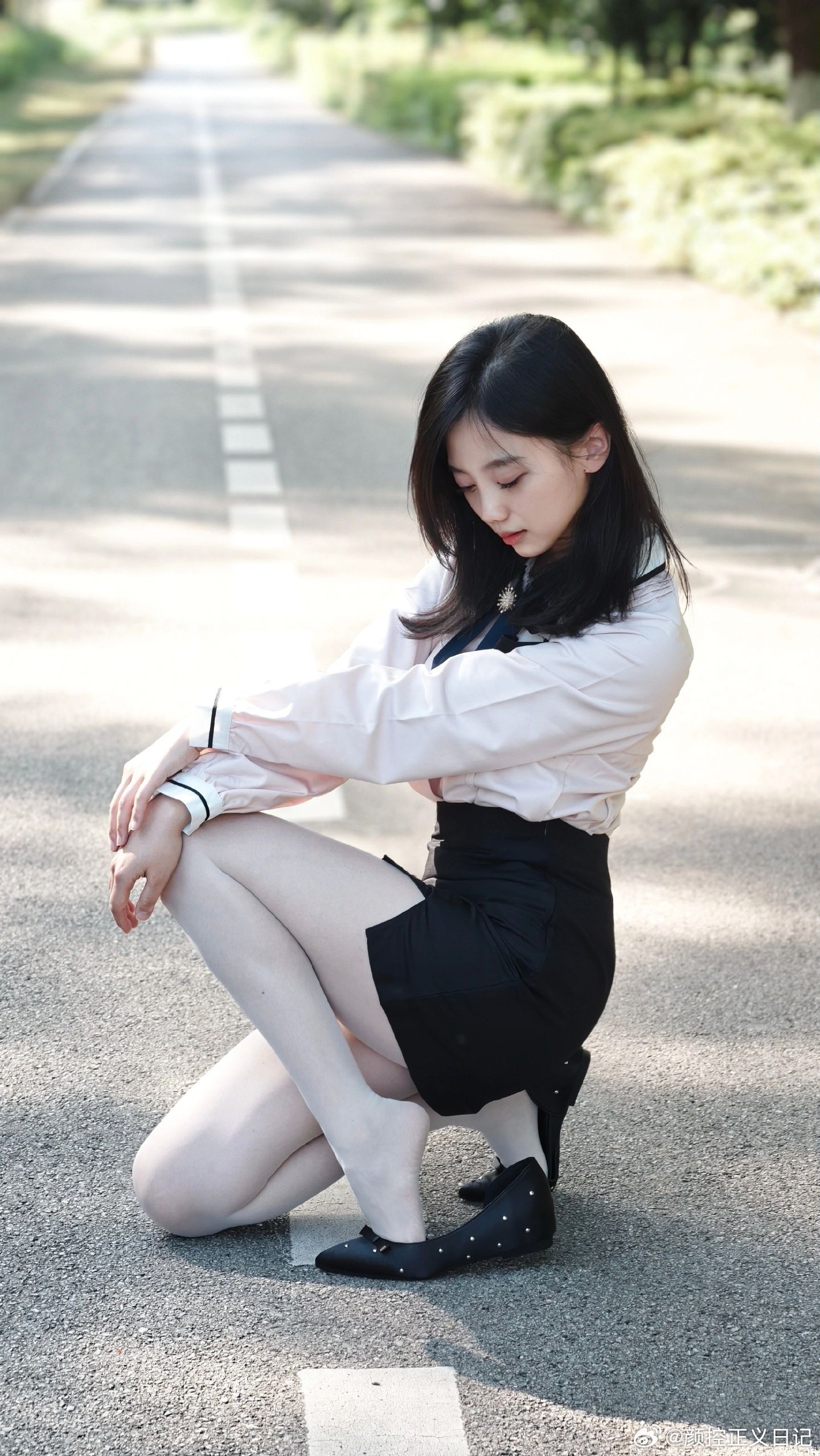 轻熟女神范儿 白丝美女