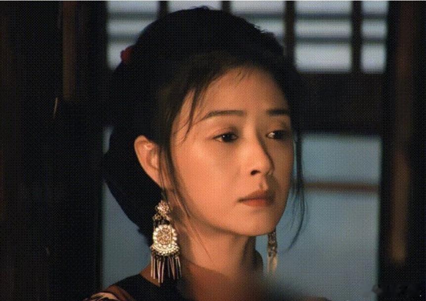蒋欣你怎么逆龄啊蒋欣在《归队》里演东北老板娘，那状态，年轻得不像话！回想起华妃赏