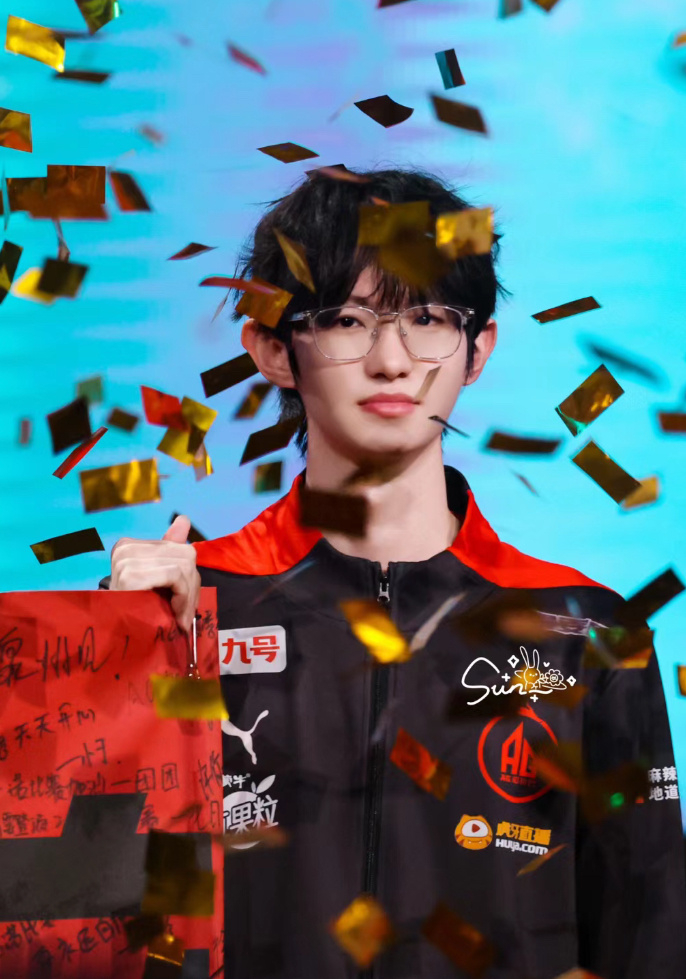 一诺暂时告别赛场之前一个是打野的尽头……跟花海好像，经历过高峰和低谷，再一次体验