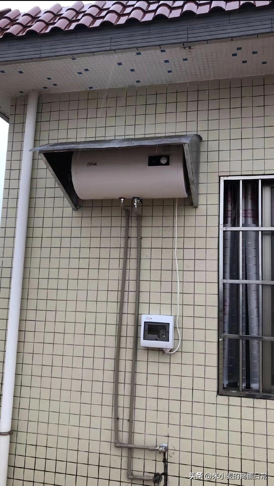 这样安装热水器见过吗？
 
新年走亲戚，一进院子我就看傻了——这户人家的电热水器