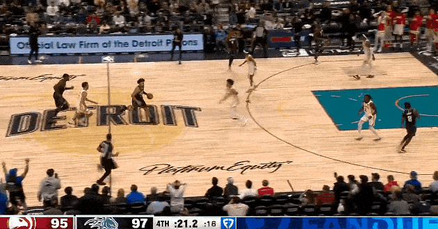 天秀！坎宁安1打5完成逆天拉杆！
在今天NBA常规赛活塞对阵老鹰的第四节比赛中，