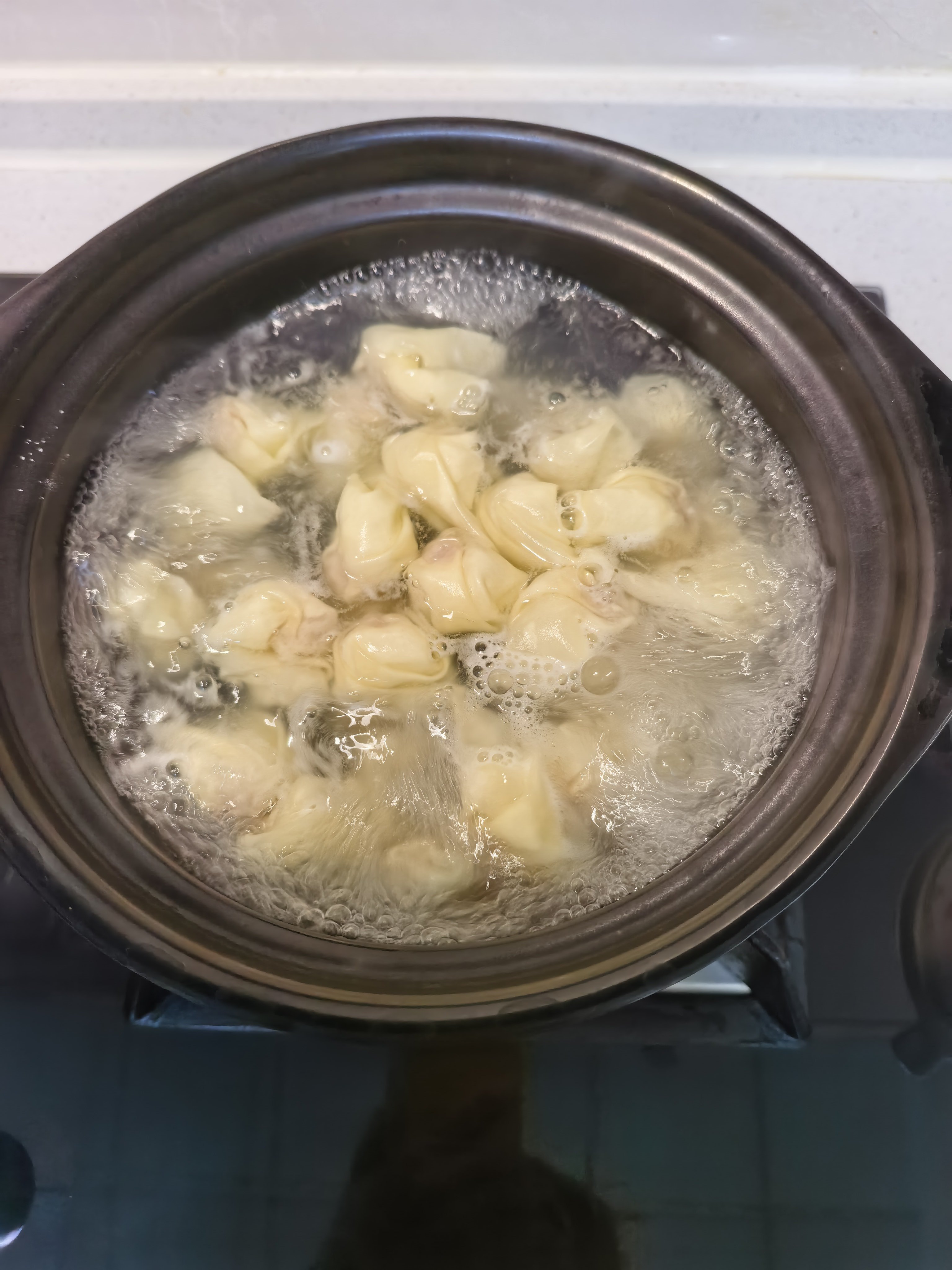 周末，早安！打包回来的馄饨，自己煮，真的是省事！