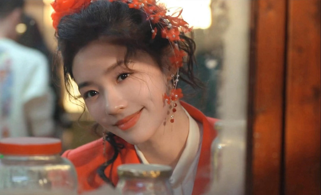 林允夸王彦霖没有感情全是技巧林允给王彦霖夸成翘嘴了直播里林允大方称赞王彦霖，简单