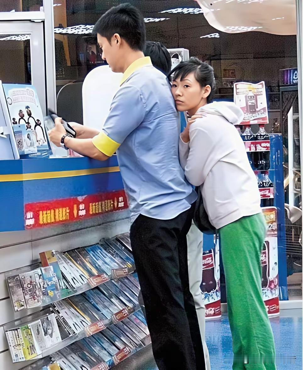 小S真的爱惨了许雅钧,在一起20多年，许雅钧不管事业失败还是被传家暴还是夜店绯闻