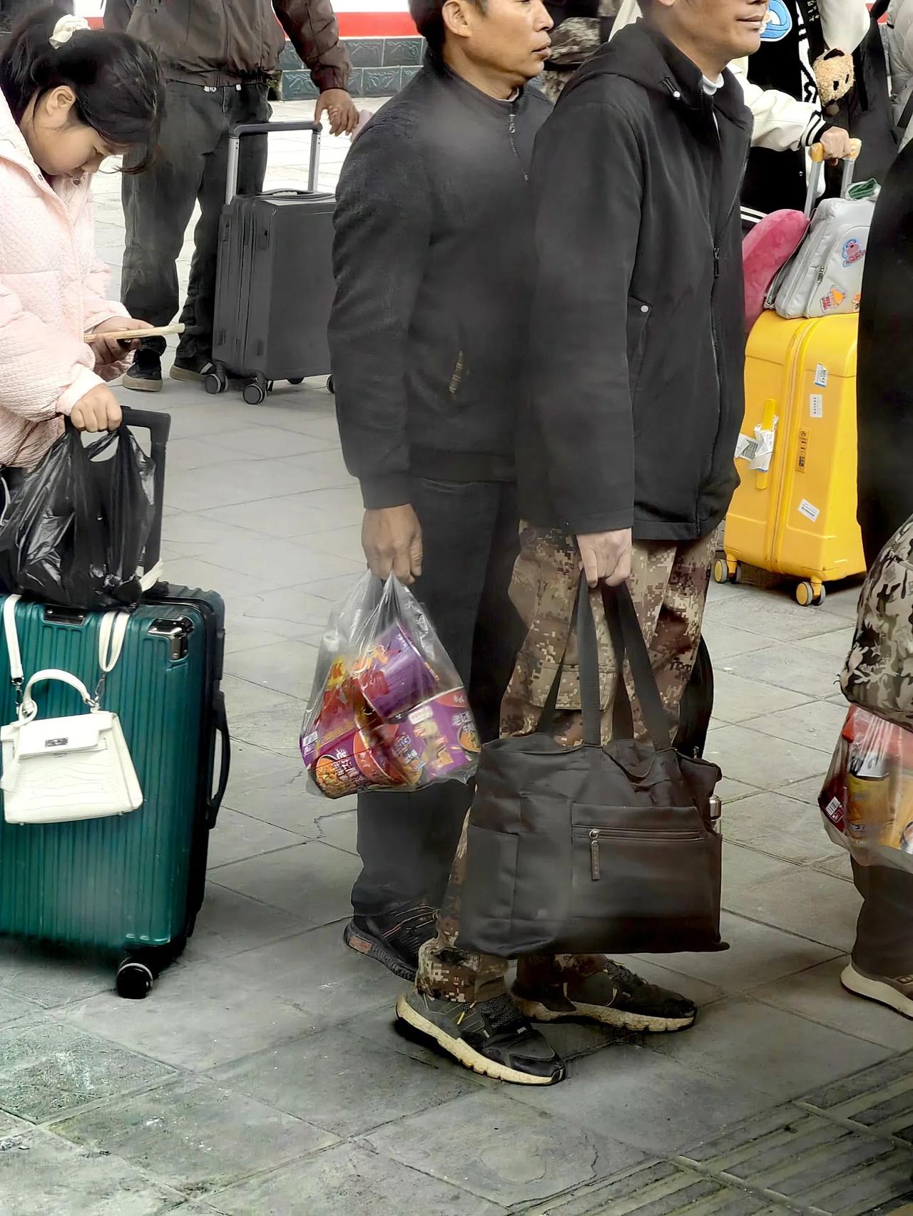 备足长途面，
肚子不挨饿。