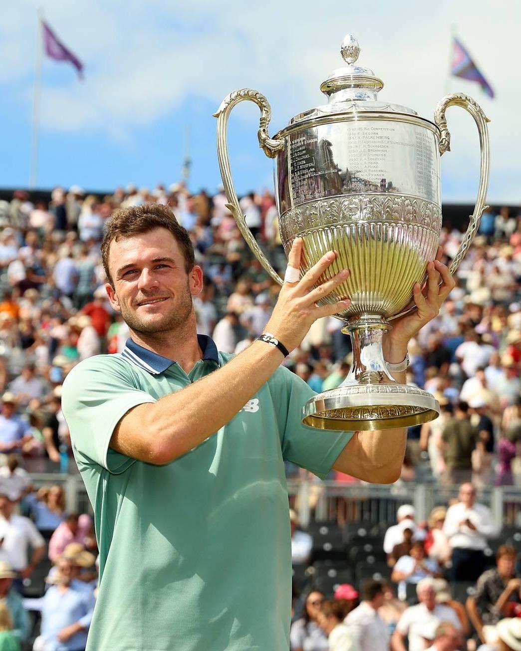 上周四个冠军🏆ATP500女王杯：保罗🇺🇸ATP500哈雷：辛纳🇮🇹W