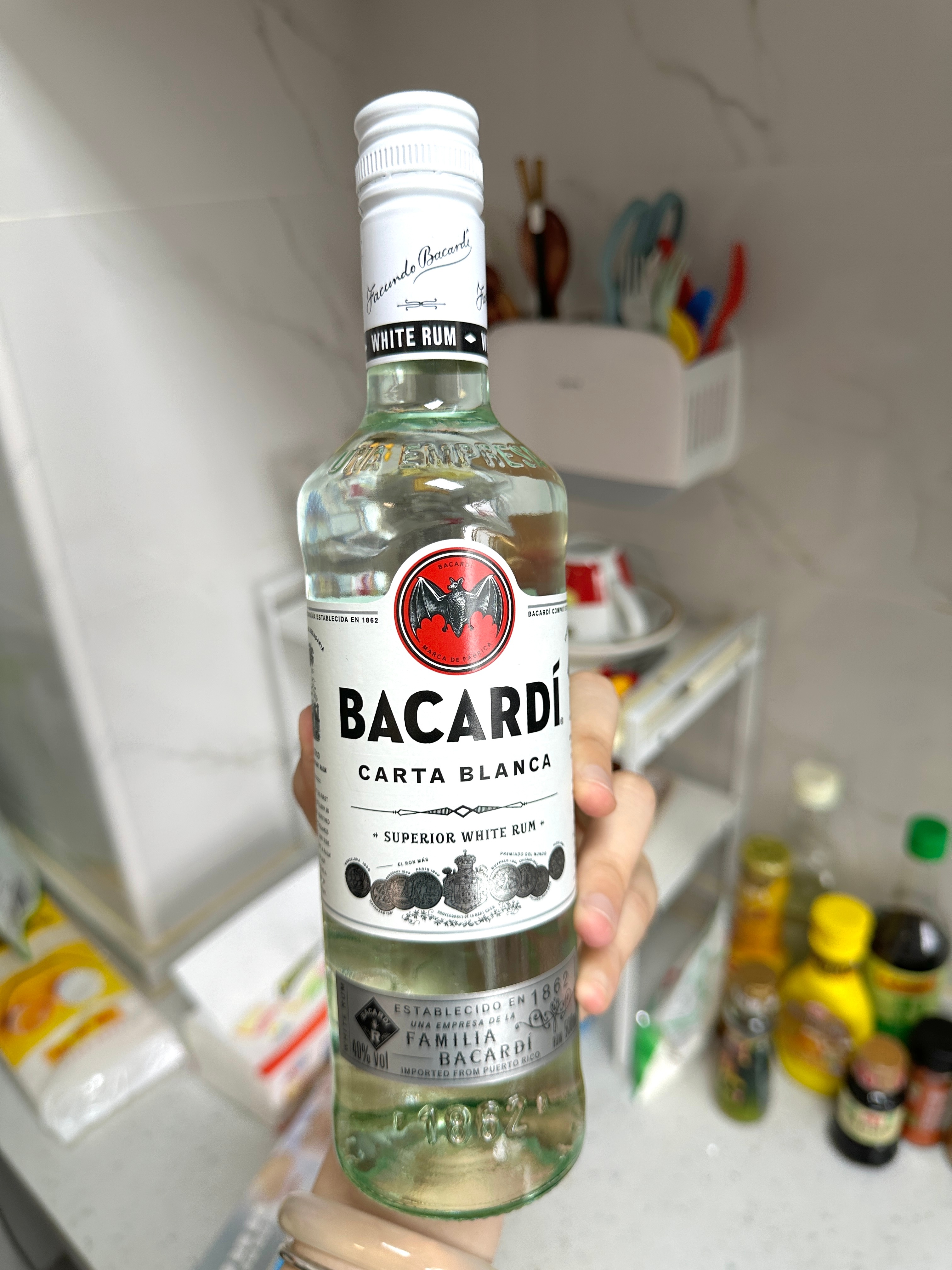 最近在沉迷喝点小🍷，这样调好好喝！！！就是菠萝汁加上白朗姆，苏打水可加可不加！